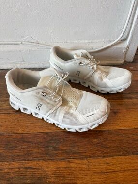 On Cloud White Running Shoes Women 7.5